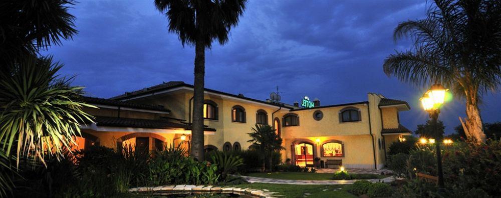 La Locanda Del Cavaliere Borgo Montello ภายนอก รูปภาพ
