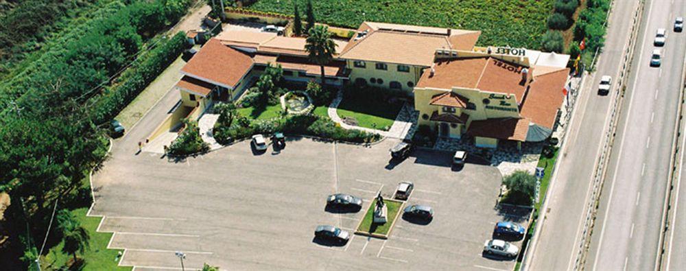 La Locanda Del Cavaliere Borgo Montello ภายนอก รูปภาพ