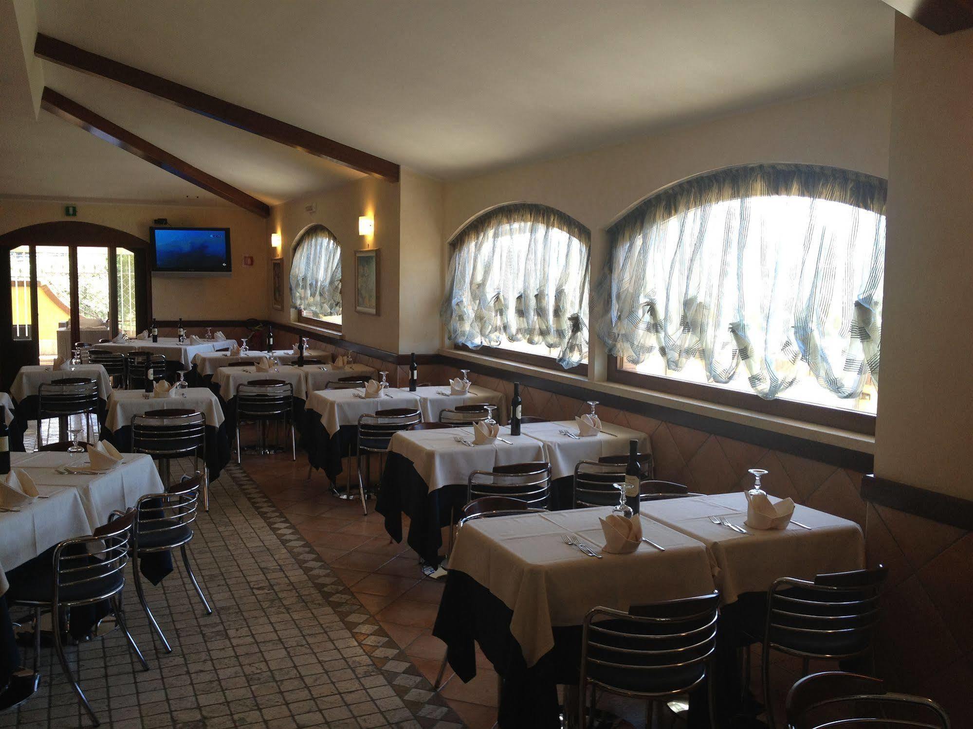 La Locanda Del Cavaliere Borgo Montello ภายนอก รูปภาพ