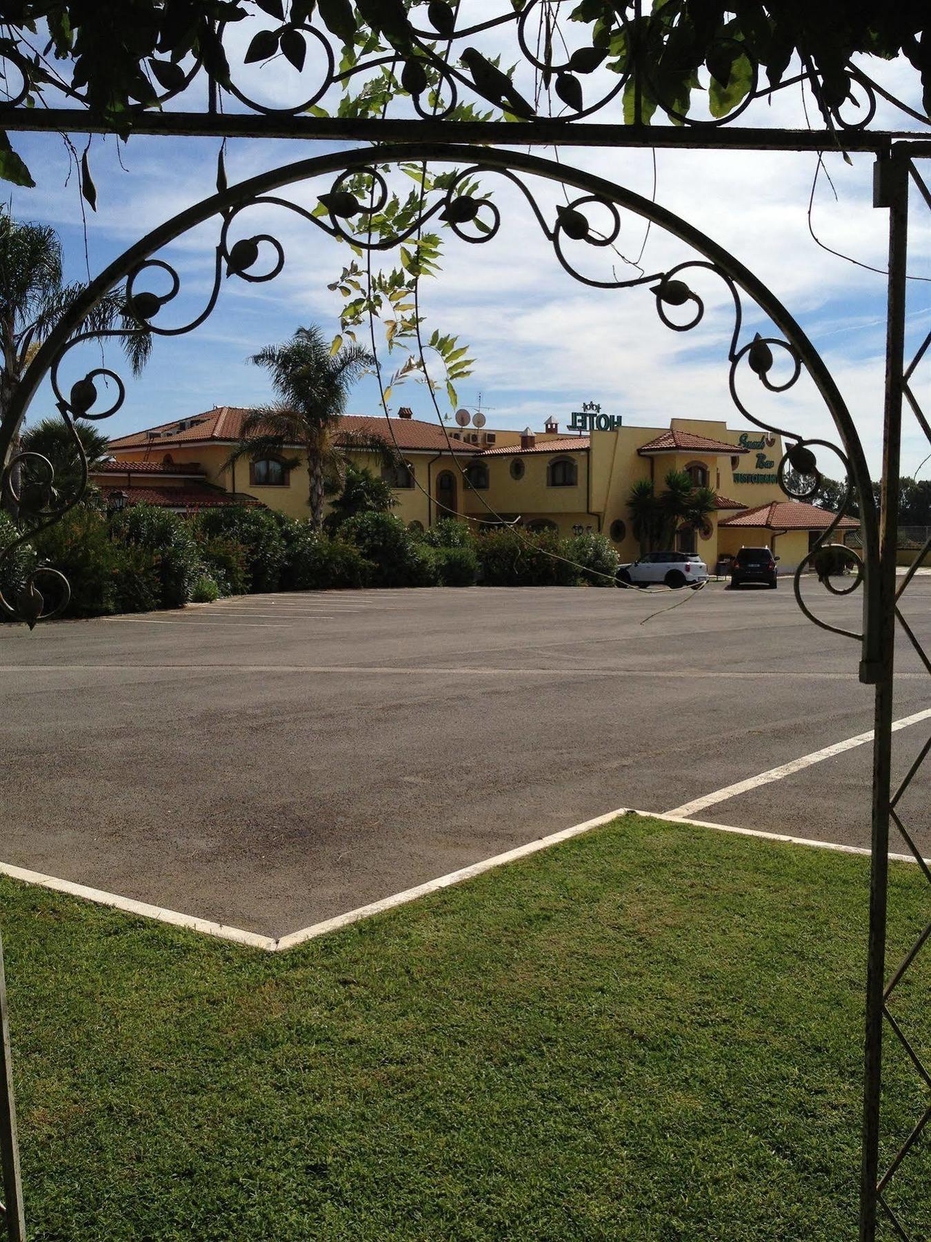 La Locanda Del Cavaliere Borgo Montello ภายนอก รูปภาพ