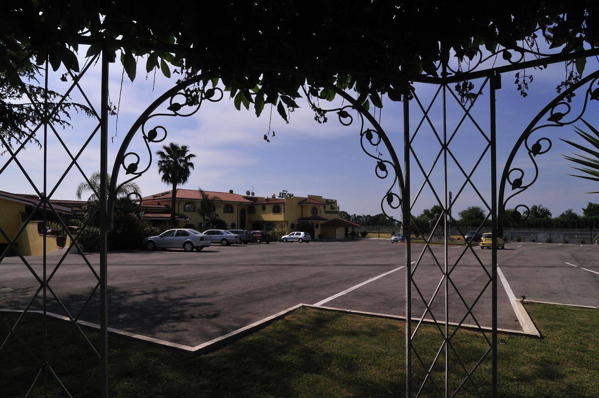La Locanda Del Cavaliere Borgo Montello ภายนอก รูปภาพ