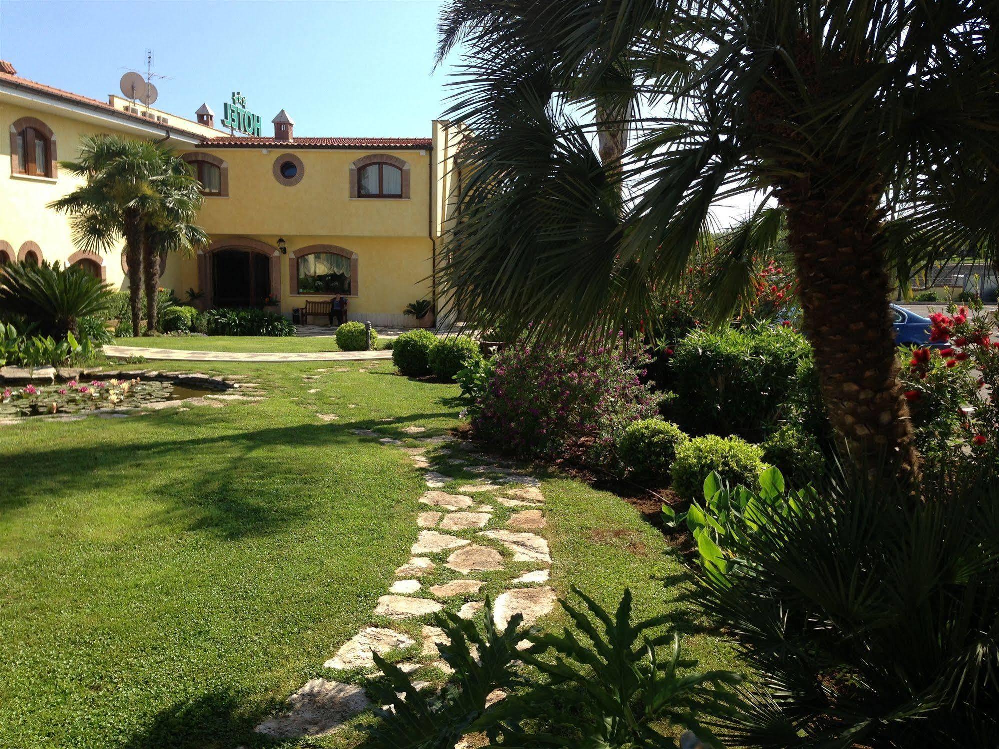 La Locanda Del Cavaliere Borgo Montello ภายนอก รูปภาพ